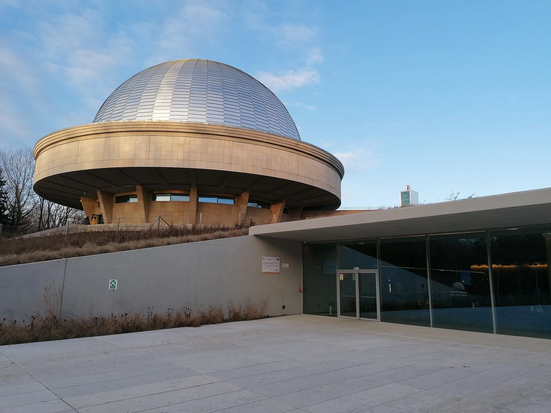 K013-02__chorzow_planetarium_01
