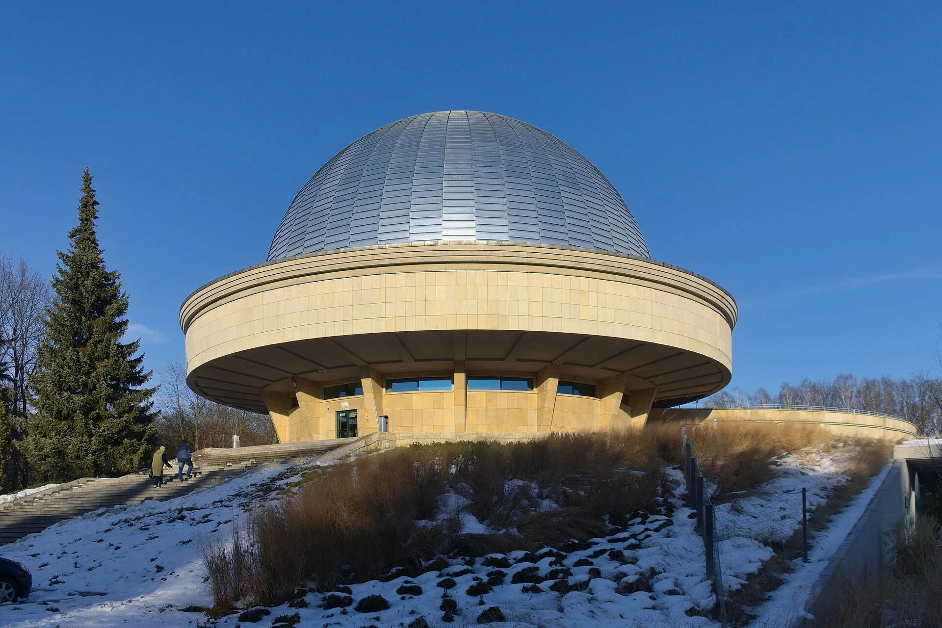 K013-02__chorzow_planetarium_02