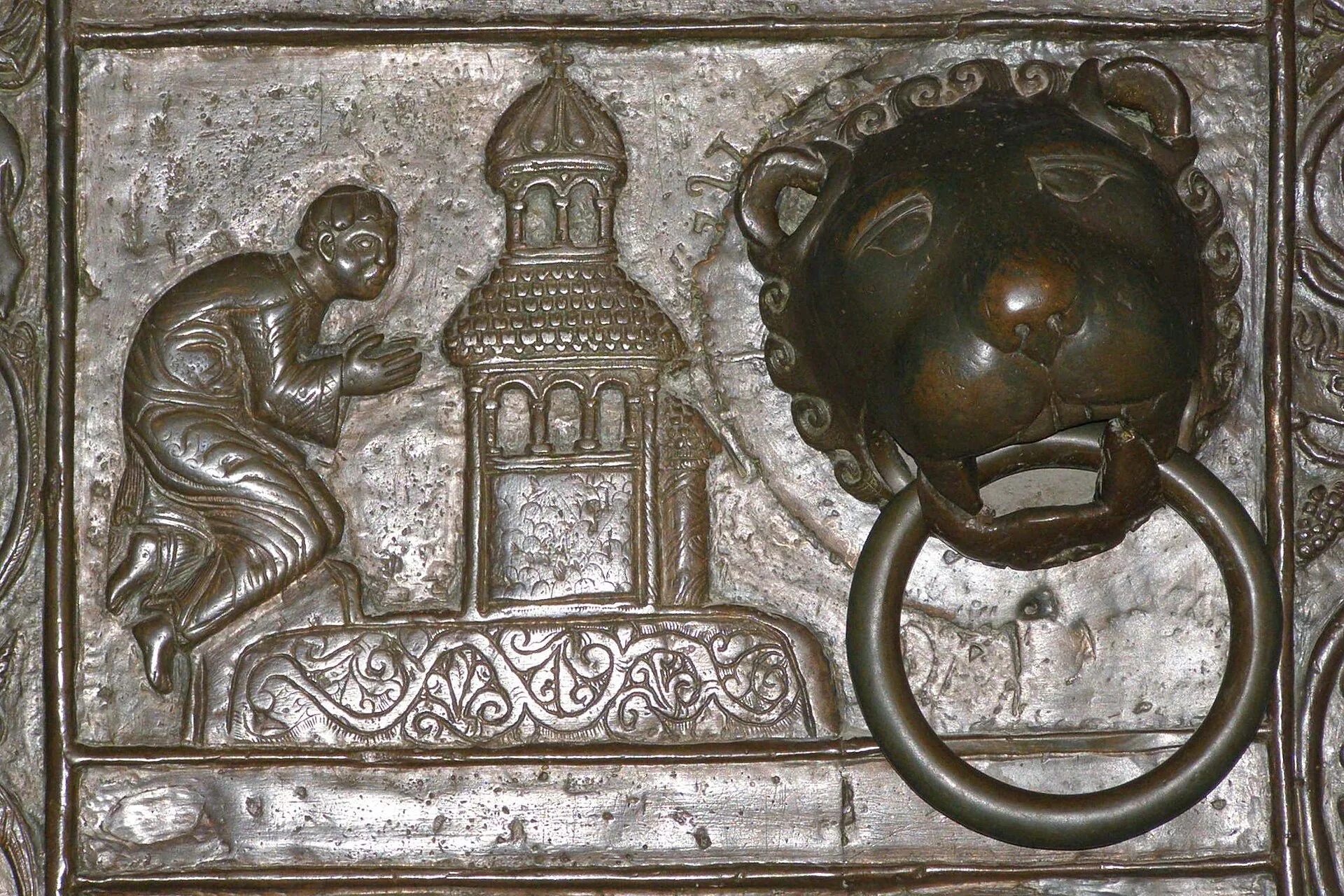 K018-04__gniezno_drzwi-gnieznienskie_01