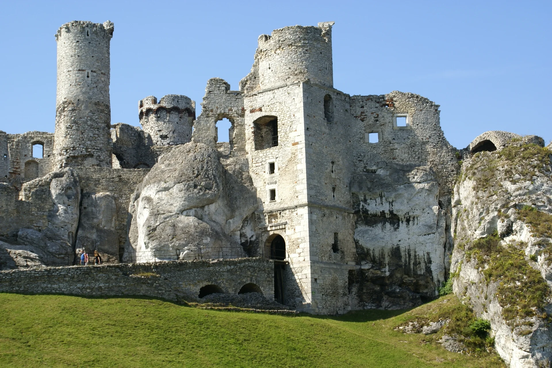 K044-02__ogrodzieniec_zamek_04