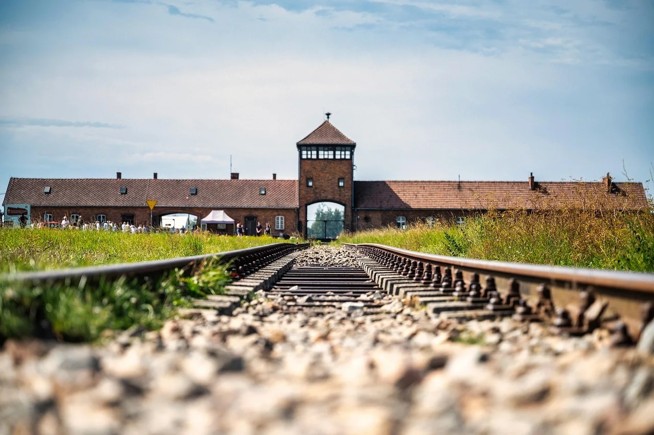 K048-04__oswiecim_auschwitz-birkenau_01