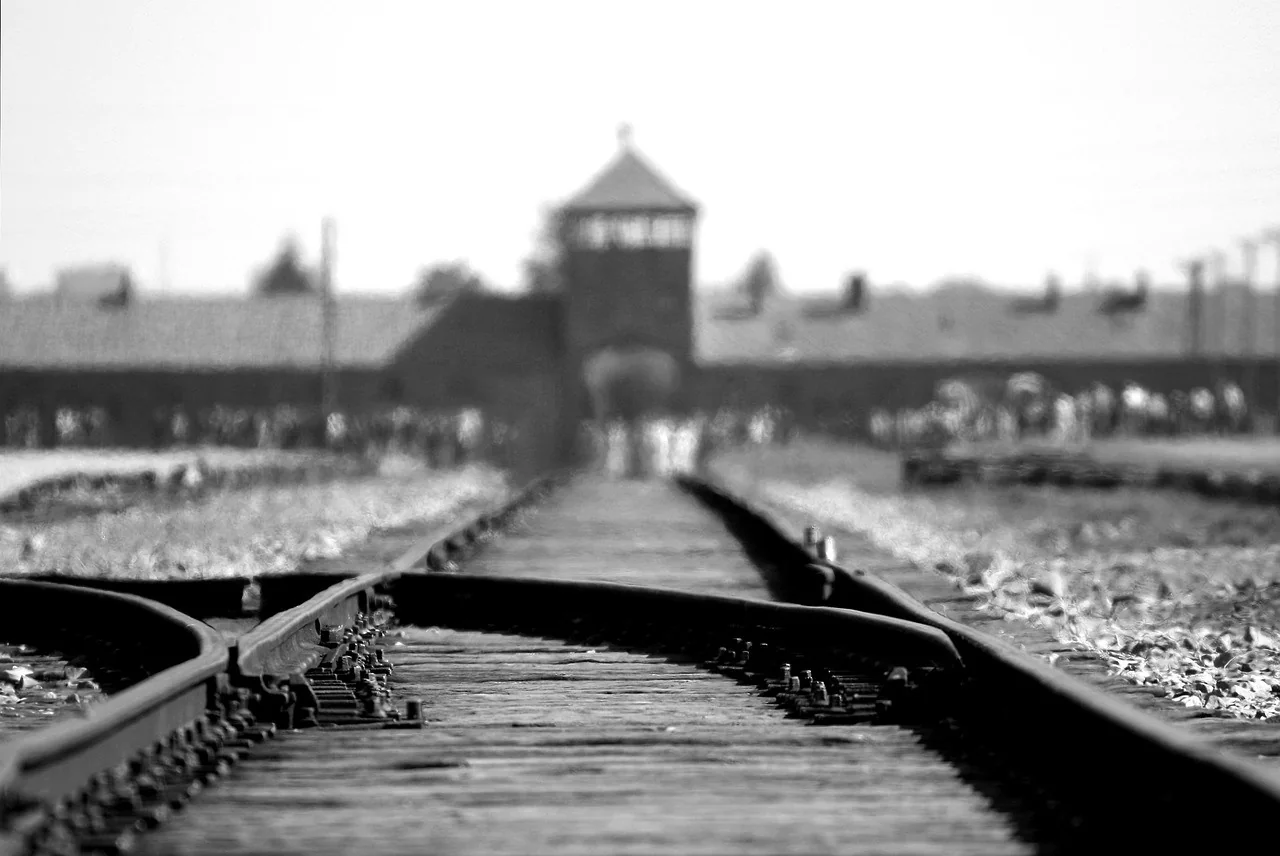 K048-04__oswiecim_auschwitz-birkenau_02